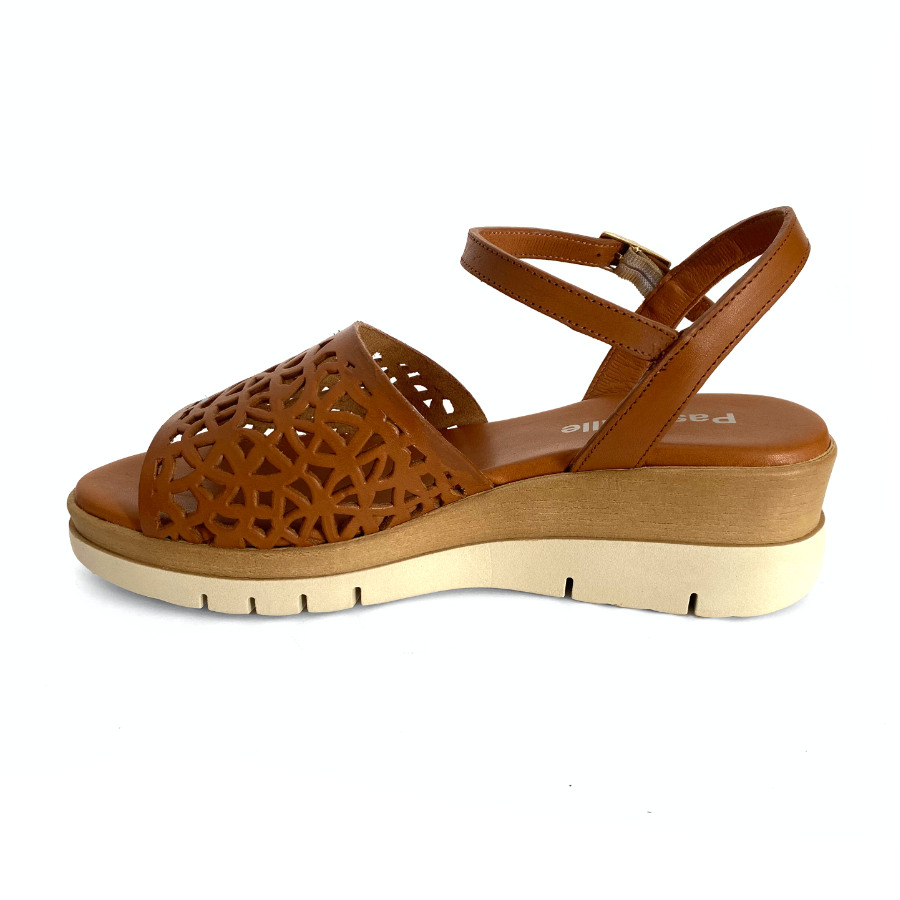 Sandalias de cuña para mujer en piel camel: imagen 4