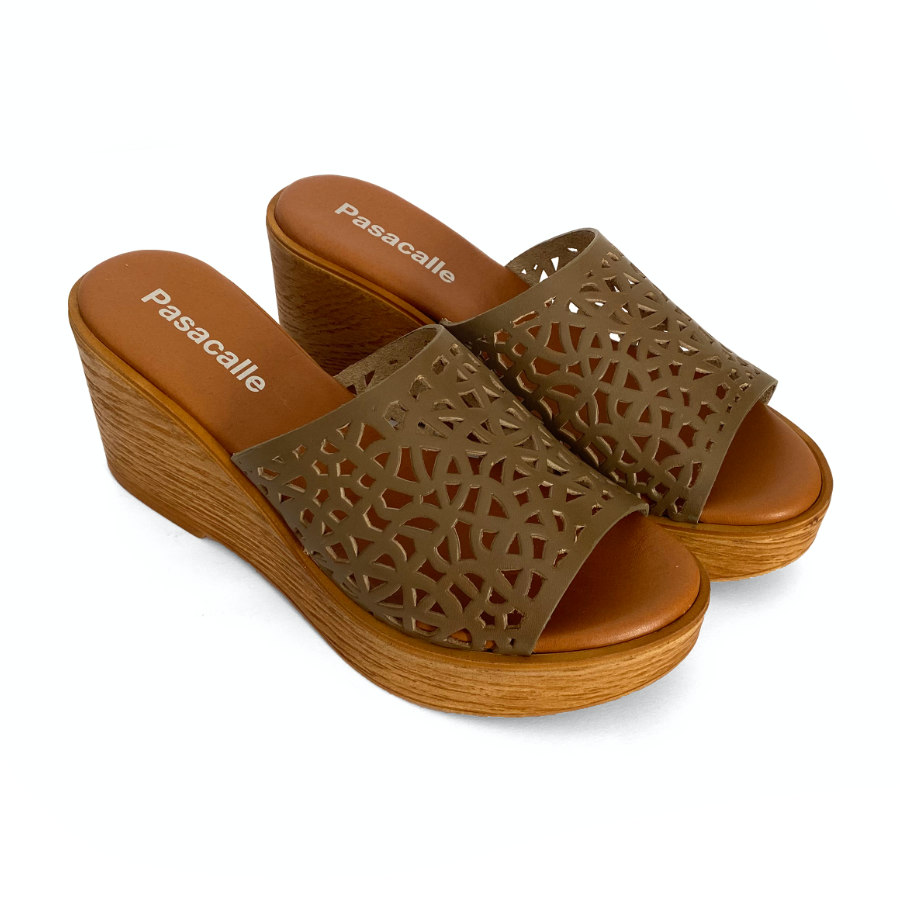 Sandalias de cuña con plataforma para mujer en piel kaki: imagen 3