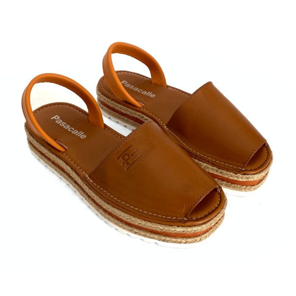 Sandalias bajas de mujer en piel camel y mango