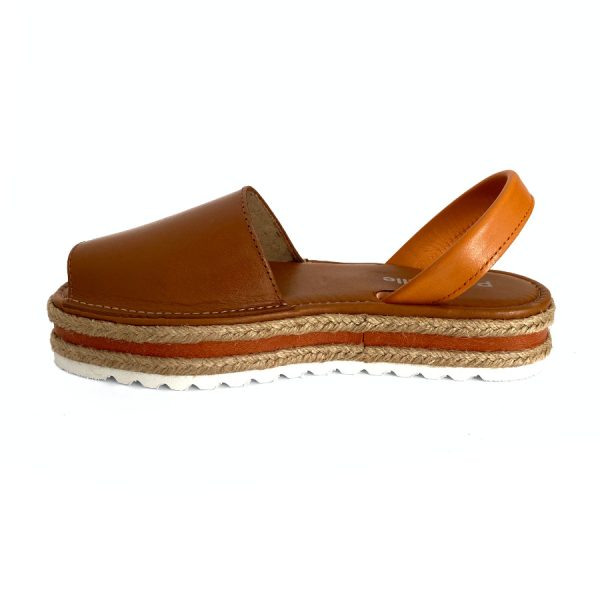 Sandalias bajas de mujer en piel camel y mango