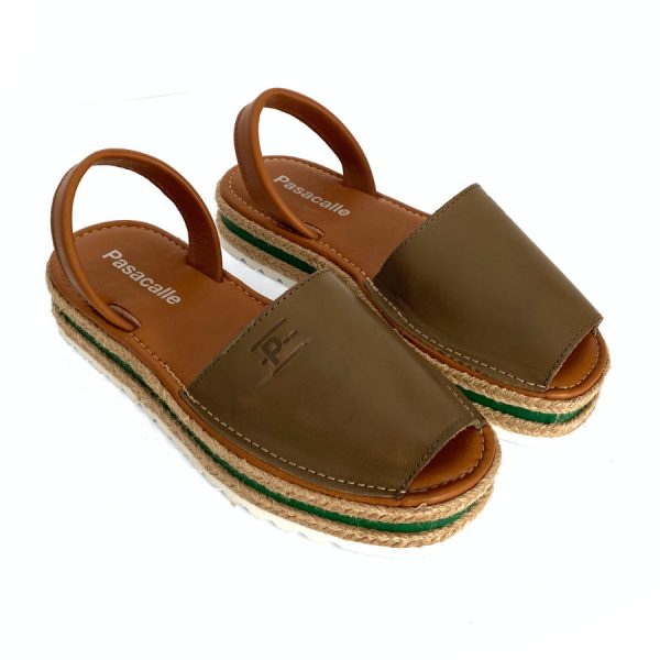 Sandalias bajas de mujer en piel kaki cuero