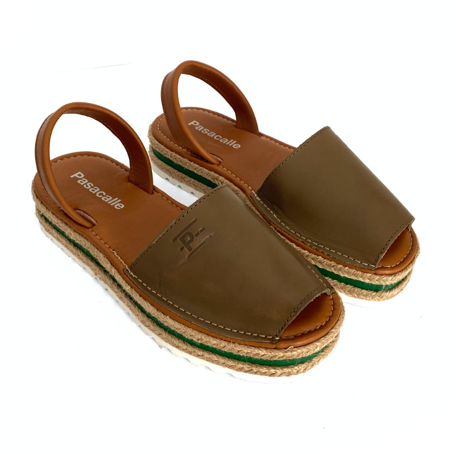 Sandalias bajas de mujer en piel kaki cuero: imagen 3