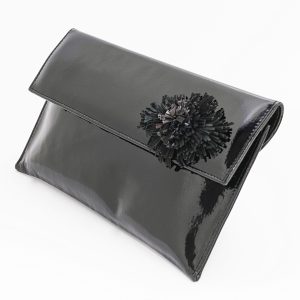 Bolso cartera de mujer en piel charol negro