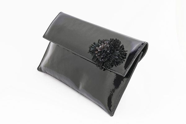 Bolso cartera de mujer en piel charol negro