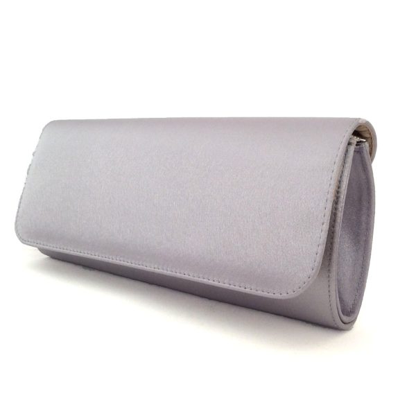 Bolso cartera de mujer en raso plata con cadena