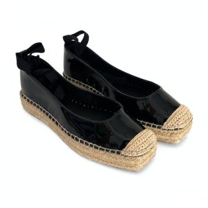 Salón de mujer en piel charol negro con yute plano doble