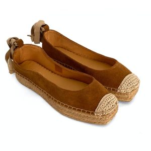 Salón de mujer en piel cuero con yute plano doble