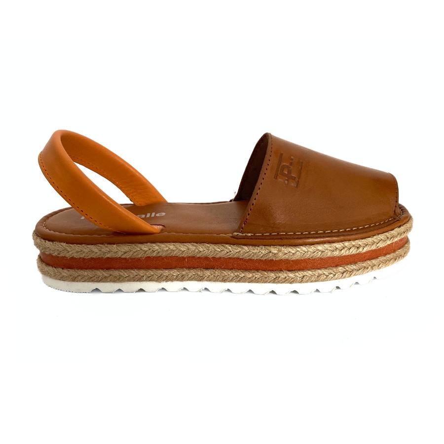 Sandalias bajas de mujer en piel camel y mango: imagen 1