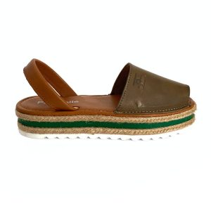 Sandalias bajas de mujer en piel kaki cuero